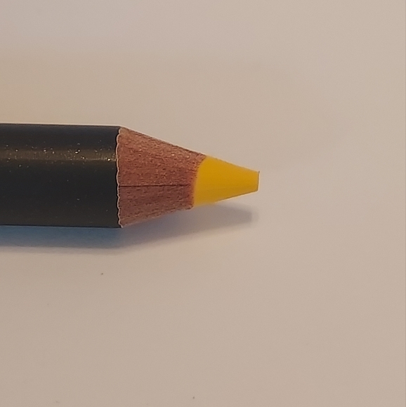 MAC Chromagraphic Pencil Crayon *PRIMARY YELLOW* / 0.048 oz / New In Box - Picture 3 of 6
